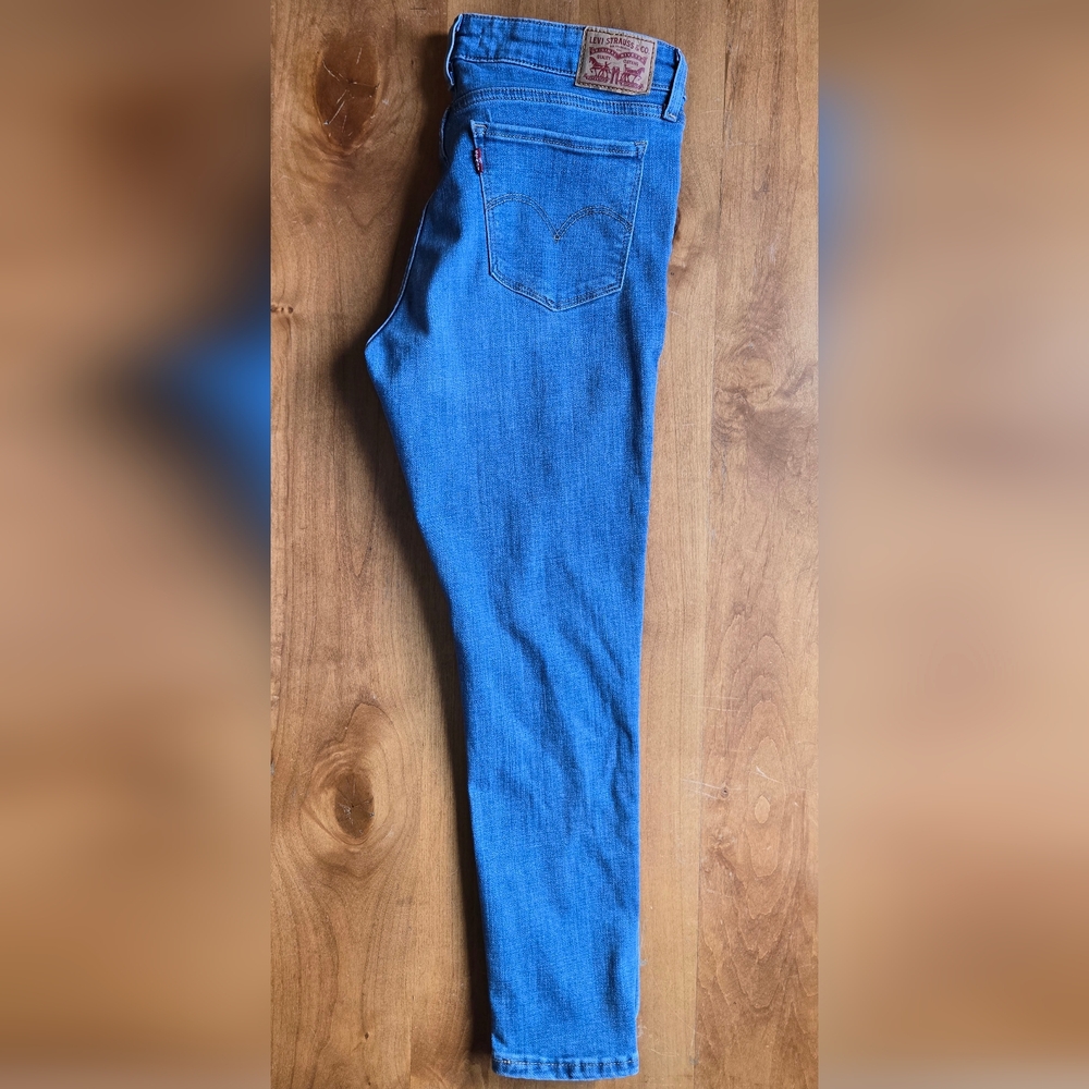 Levi’s 711 Skinny Jeans Women’s Size 30 Blue Distressed Stretch Denim